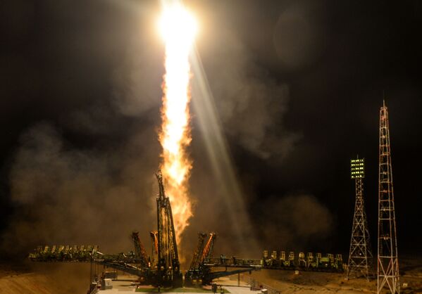 Phóng tên lửa mang Soyuz-FG với tàu vũ trụ có người lái Soyuz MS-13 từ sân bay vũ trụ Baikonur - Sputnik Việt Nam