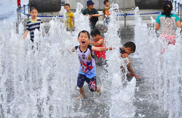 Tại sao trên lục địa đông đúc mà người ta vẫn muốn phụ nữ sinh đẻ nhiều hơn Tại sao trên lục địa đông đúc mà người ta vẫn muốn phụ nữ sinh đẻ nhiều hơn - Sputnik Việt Nam
