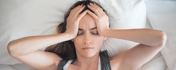 Cô gái trên giường vào buổi sáng - Sputnik Việt Nam