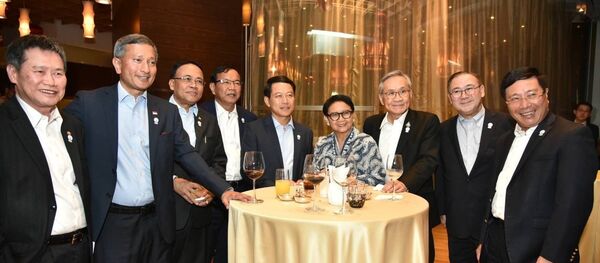 Các Bộ trưởng Ngoại giao ASEAN dự ăn tối làm việc. Các Bộ trưởng Ngoại giao ASEAN dự ăn tối làm việc. - Sputnik Việt Nam