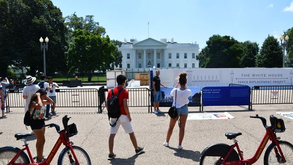 Trump bắt đầu cho xây hàng rào cao bốn mét bao quanh Nhà Trắng - Sputnik Việt Nam