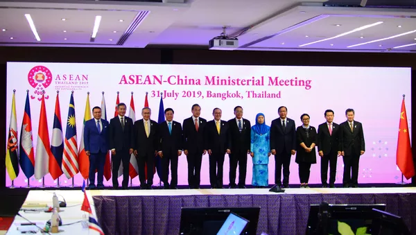 Các Bộ trưởng Ngoại giao ASEAN-Trung Quốc chụp ảnh chung - Sputnik Việt Nam