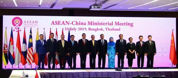 Các Bộ trưởng Ngoại giao ASEAN-Trung Quốc chụp ảnh chung Các Bộ trưởng Ngoại giao ASEAN-Trung Quốc chụp ảnh chung - Sputnik Việt Nam