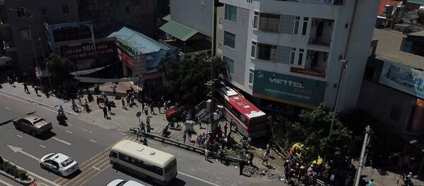 Hiện trường vụ xe khách gây tai nạn liên hoàn. Hiện trường vụ xe khách gây tai nạn liên hoàn. - Sputnik Việt Nam