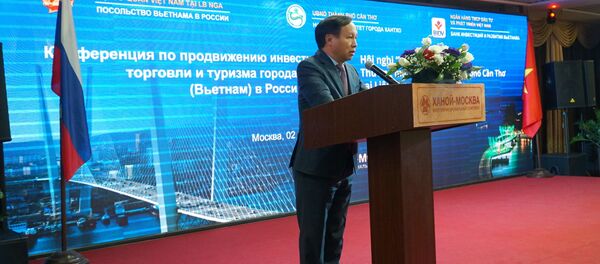 Đại sứ CHXHCN Việt Nam tại Nga, TS Ngô Đức Mạnh phát biểu khai mạc hội nghị Xúc tiến đầu tư, thương mại và du lịch Cần Thơ ở Nga - Sputnik Việt Nam