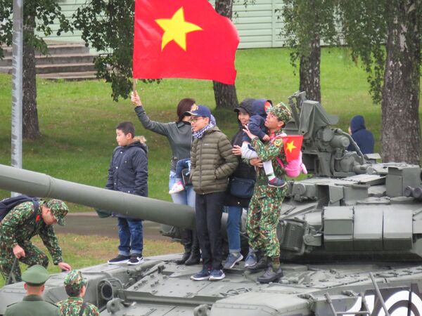 “Tank Biathlon 2019”: Việt Nam thua Cuba... 1 giây! - Sputnik Việt Nam