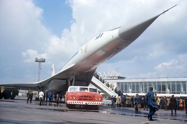 Máy bay chở khách phản lực siêu âm TU-144. Sân bay Sheremetyevo - Sputnik Việt Nam