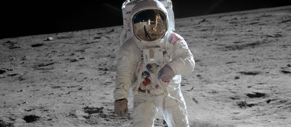 Năm 1969. Người Mỹ đổ bộ xuống Mặt trăng. Bản thân sự kiện vẫn gây tranh cãi cho đến ngày nay. Năm 1969. Người Mỹ đổ bộ xuống Mặt trăng. Bản thân sự kiện vẫn gây tranh cãi cho đến ngày nay. - Sputnik Việt Nam