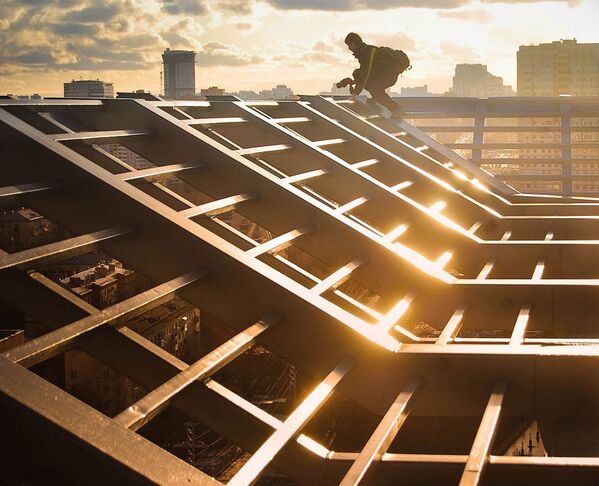 Người leo mái nhà - Sputnik Việt Nam