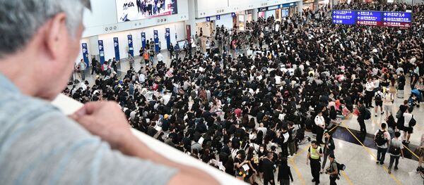 Cuộc biểu tình tại sân bay Hồng Kông - Sputnik Việt Nam