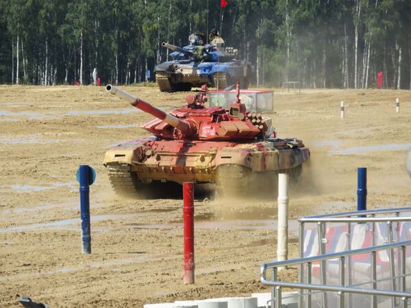 Đội tuyển xe tăng Việt Nam xuất sắc đứng nhất lượt đấu bán kết đầu của bảng 2 Tank Biathlon 2019  - Sputnik Việt Nam
