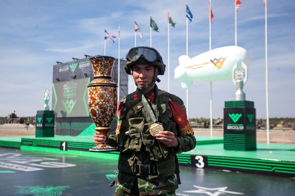 Kỹ sư quân sự Việt Nam giành vị trí thứ ba trong cuộc thi Tuyến đường an toàn tại ARMY - Sputnik Việt Nam