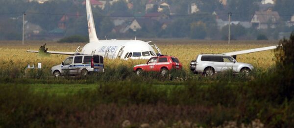 Máy bay của A-321 Ural Airlines hạ cánh khẩn cấp Máy bay của A-321 Ural Airlines hạ cánh khẩn cấp - Sputnik Việt Nam
