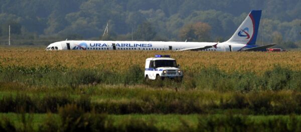 Máy bay của A-321 Ural Airlines hạ cánh khẩn cấp  - Sputnik Việt Nam