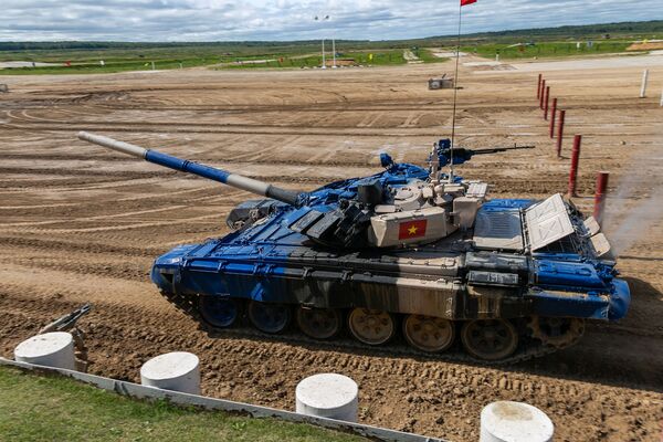 Xe tăng của Quân đội Nhân dân Việt Nam trên đường đua Tank Biathlon - Sputnik Việt Nam