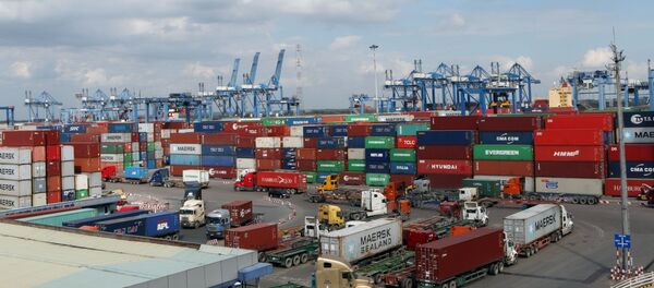  Quang cảnh cảng Cát Lái luôn đầy ắp hàng hóa.  - Sputnik Việt Nam