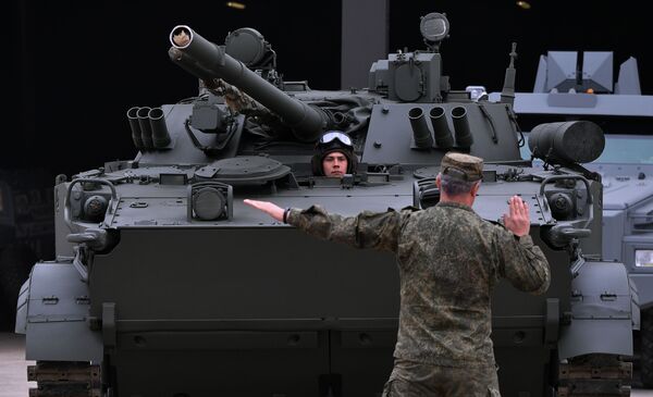 Nữ hoàng bộ binh. BMP-3 không hề hấn gì trước đạn pháo, tên lửa đối của phương Nữ hoàng bộ binh. BMP-3 không hề hấn gì trước đạn pháo, tên lửa đối của phương - Sputnik Việt Nam
