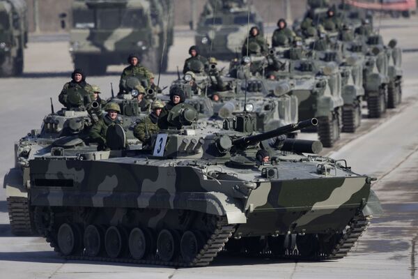 Nữ hoàng bộ binh. BMP-3 không hề hấn gì trước đạn pháo, tên lửa đối của phương Nữ hoàng bộ binh. BMP-3 không hề hấn gì trước đạn pháo, tên lửa đối của phương - Sputnik Việt Nam