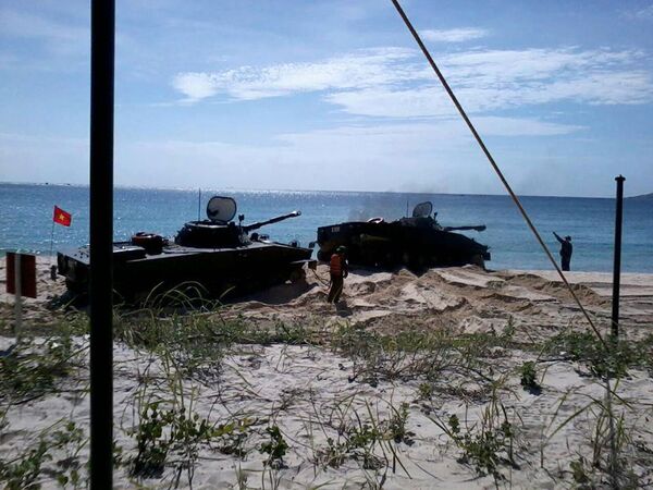 Sự bất ngờ không thú vị dành cho người Mỹ: Xe tăng Liên Xô PT-76 ở Việt Nam Sự bất ngờ không thú vị dành cho người Mỹ: Xe tăng Liên Xô PT-76 ở Việt Nam - Sputnik Việt Nam