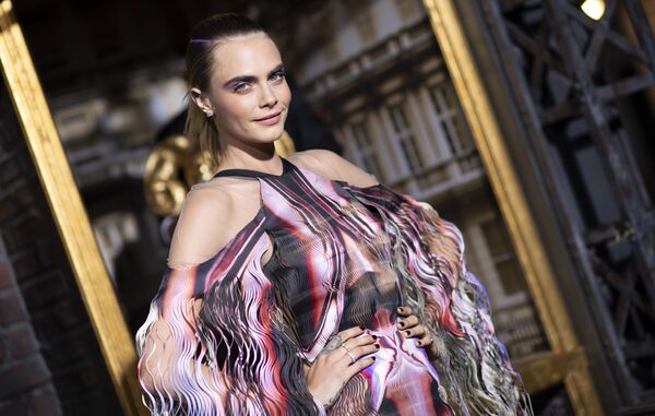 Nữ diễn viên kiêm người mẫu Cara Delevingne tại buổi công chiếu bộ phim Carnival Row ở Hollywood - Sputnik Việt Nam