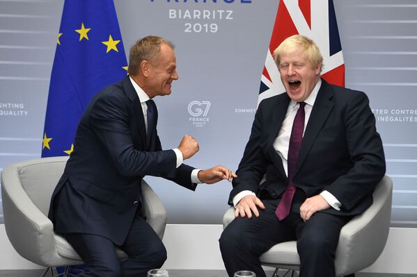 Chủ tịch Hội đồng châu Âu Donald Tusk và Thủ tướng Anh Boris Johnson tại Hội nghị thượng đỉnh G7 ở Biarritz - Sputnik Việt Nam