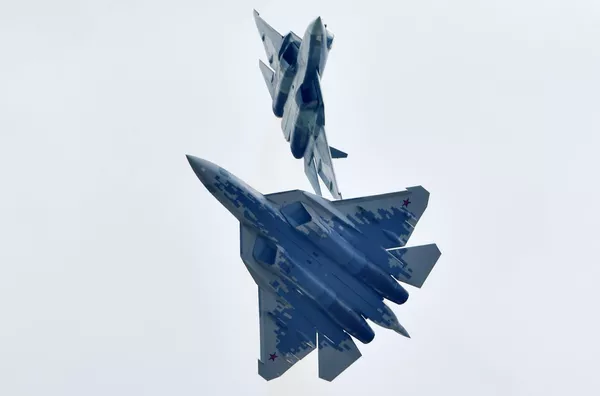 Máy bay chiến đấu đa năng thế hệ thứ năm của Nga Su-57 thực hiện chuyến bay trình diễn tại Triển lãm Hàng không - Vũ trụ MAKS-2019 Máy bay chiến đấu đa năng thế hệ thứ năm của Nga Su-57 thực hiện chuyến bay trình diễn tại Triển lãm Hàng không - Vũ trụ MAKS-2019