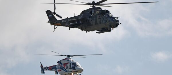 Trực thăng Mi-24 và Ansat-U - chế tạo theo phong cách Aurus, thực hiện chuyến bay trình diễn tại MAKS-2019 - Sputnik Việt Nam