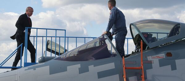Tổng thống Thổ Nhĩ Kỳ Recep Tayyip Erdogan thăm quan máy bay chiến đấu đa chức năng Su-57 của Nga tại MAKS-2019 - Sputnik Việt Nam