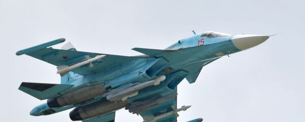Máy bay ném bom đa năng Su-34 của Nga thực hiện chuyến bay trình diễn tại MAKS-2019 - Sputnik Việt Nam