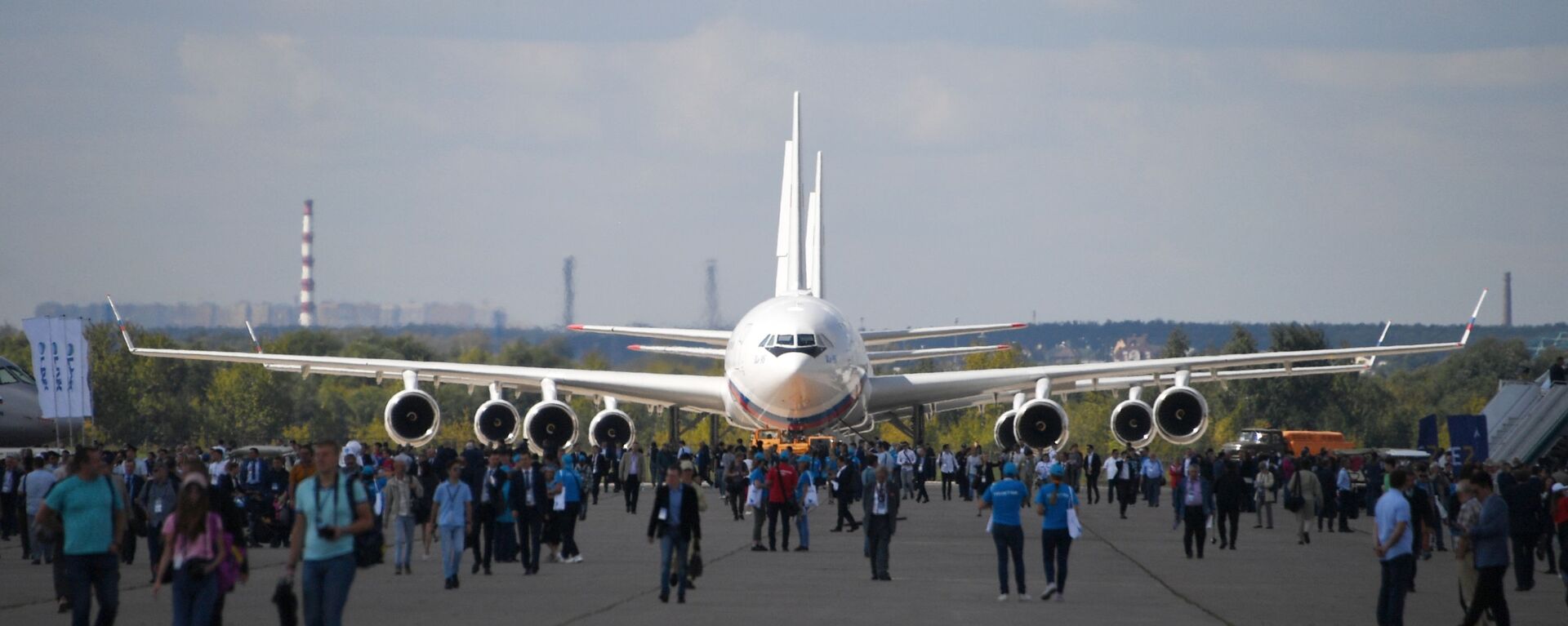 Máy bay chở khách thân rộng IL-96 của Liên Xô và Nga tại Triển lãm Hàng không MAKS-2019 - Sputnik Việt Nam, 1920, 26.07.2021