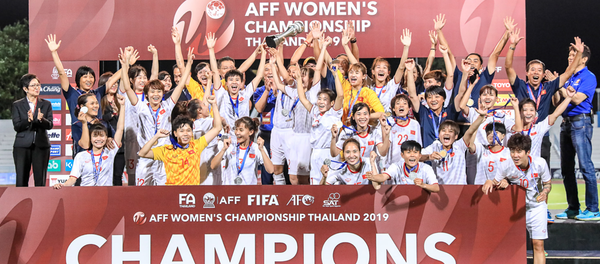 Đội tuyển Việt Nam mừng chức vô địch lần thứ ba ở Đông Nam Á.  - Sputnik Việt Nam