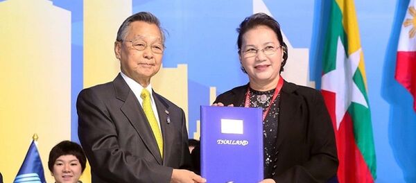 Chủ tịch QH Nguyễn Thị Kim Ngân tiếp nhận chức Chủ tịch AIPA 41 từ Thái Lan. - Sputnik Việt Nam