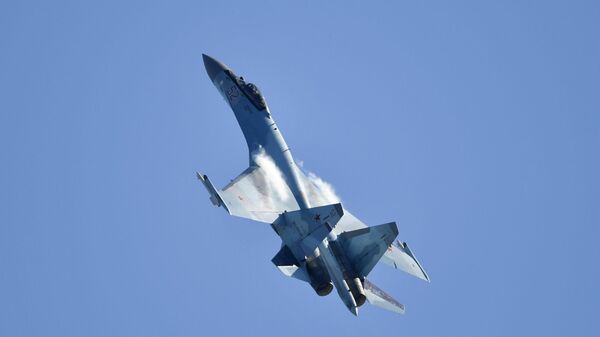 Máy bay chiến đấu đa năng Su-35 của Nga tại Triển lãm Hàng không và Vũ trụ Quốc tế MAKS-2019 - Sputnik Việt Nam