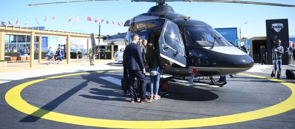 Máy bay trực thăng Ansat của Nga thiết kế theo phong cách Aurus tại Triển lãm Hàng không và Vũ trụ Quốc tế MAKS-2019 Máy bay trực thăng Ansat của Nga thiết kế theo phong cách Aurus tại Triển lãm Hàng không và Vũ trụ Quốc tế MAKS-2019 - Sputnik Việt Nam