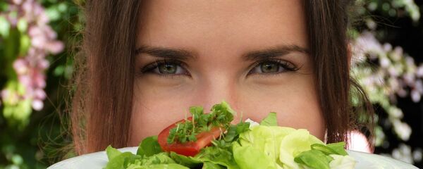 Сô gái ăn rau Сô gái ăn rau - Sputnik Việt Nam