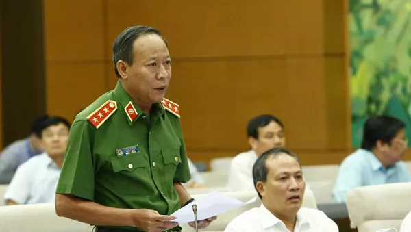 Thượng tướng, Thứ trưởng Bộ Công an Lê Quý Vương phát biểu ý kiến. 