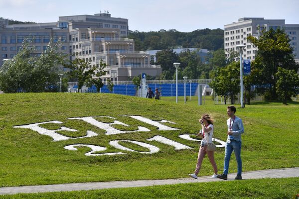 Bờ vịnh Ayaks trong khuôn viên FEFU trên đảo Russky ở Vladivostok - Sputnik Việt Nam