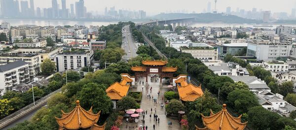 Quang cảnh từ Hoàng Hạc Lâu trên núi Xà Sơn ở Vũ Hán - Sputnik Việt Nam