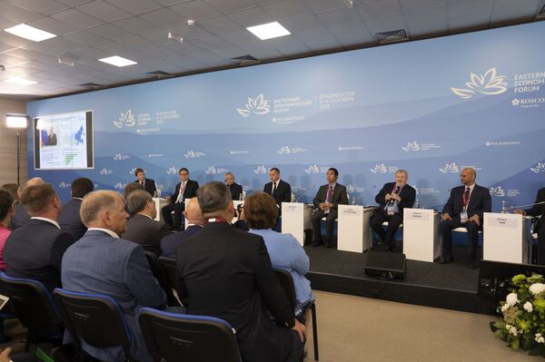 Nga soi mình trong mắt ai: Chính sách quay hướng Đông trong cái nhìn Việt Nam và châu Á - Sputnik Việt Nam