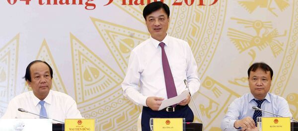 Thứ trưởng Bộ Công an Nguyễn Duy Ngọc trả lời câu hỏi của phóng viên các cơ quan thông tấn báo chí.  - Sputnik Việt Nam
