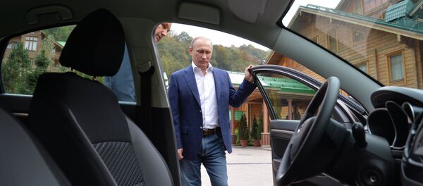 Tổng thống Putin đến câu lạc bộ Valdai bằng xe Lada-Vesta - Sputnik Việt Nam