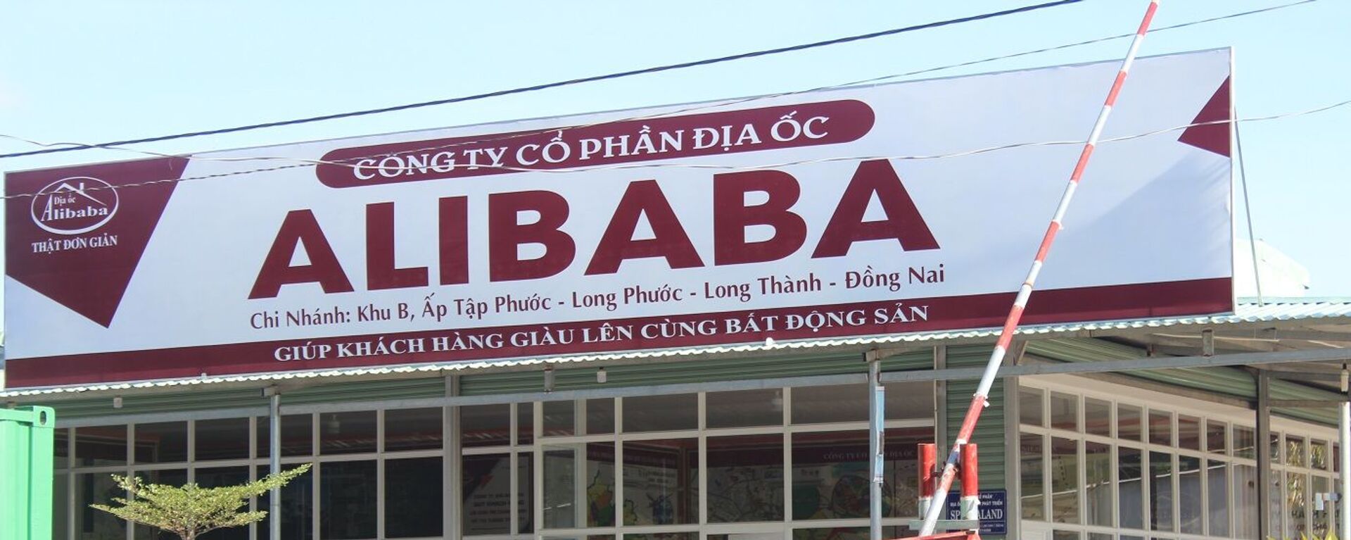 Văn phòng giao dịch của Công ty Địa ốc Alibaba tại ấp Tập Phước, xã Long Phước, Long Thành, Đồng Nai. - Sputnik Việt Nam, 1920, 27.07.2021