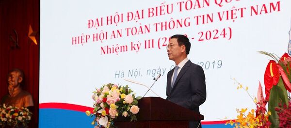 Bộ trưởng Bộ TT&TT Nguyễn Mạnh Hùng. - Sputnik Việt Nam