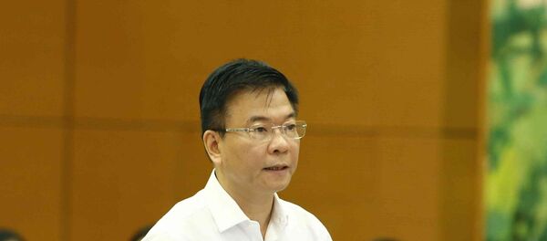 Bộ trưởng Bộ Tư pháp Lê Thành Long trình bày báo cáo. - Sputnik Việt Nam