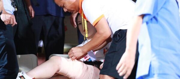 Fan nữ bị bỏng nặng vì pháo sáng Fan nữ bị bỏng nặng vì pháo sáng - Sputnik Việt Nam