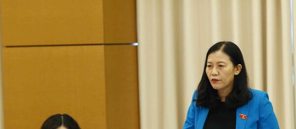 Chủ nhiệm Ủy ban Tư pháp của Quốc hội Lê Thị Nga phát biểu.  - Sputnik Việt Nam