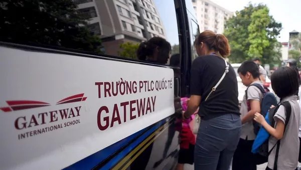 Xe đưa đón trường Gateway - Sputnik Việt Nam