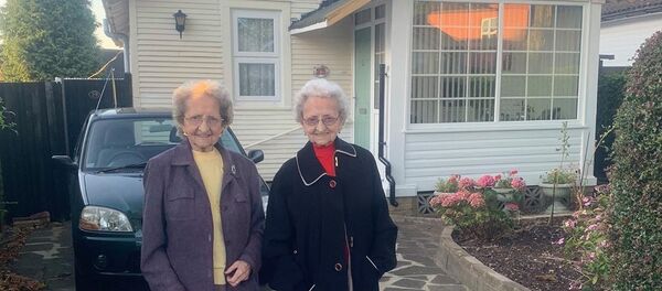 Các cụ bà Lil Cox và Doris Dobday. - Sputnik Việt Nam