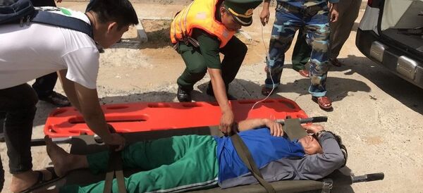 Chuyển các nạn nhân vào bệnh viện cấp cứu. - Sputnik Việt Nam