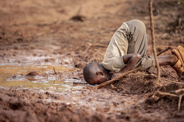 Bức ảnh Water Scarcity của nhiếp ảnh gia Frederick Dharshie, đoạt giải Water, Equality and Sustainability Prize trong khuôn khổ cuộc thi Environmental Photographer of the Year 2019 - Sputnik Việt Nam